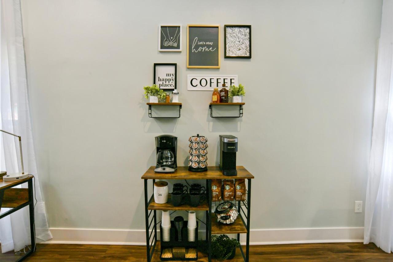 Sun Lit Modern Home With Good Vibes And Lots Of Coffee - Designedbydom Atlanta Bagian luar foto