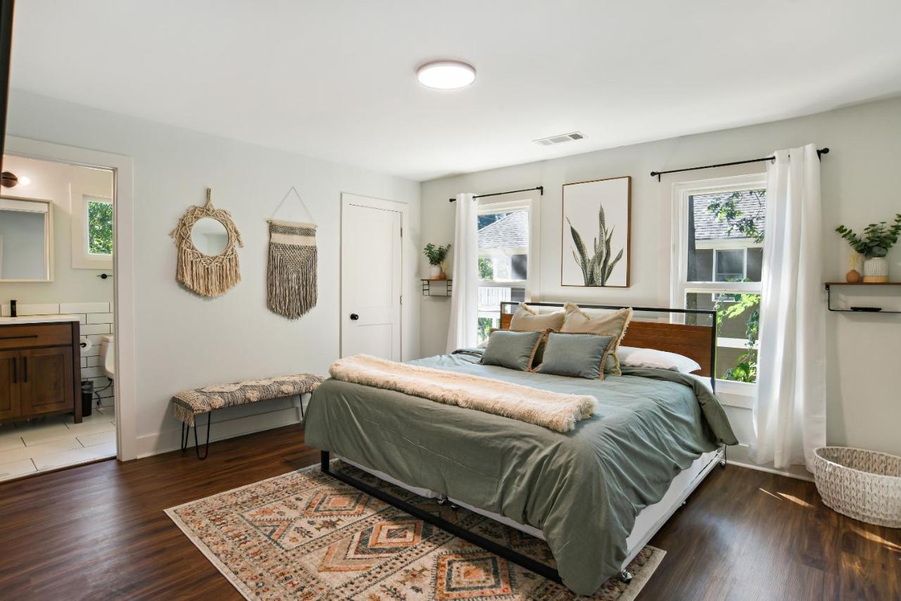Sun Lit Modern Home With Good Vibes And Lots Of Coffee - Designedbydom Atlanta Bagian luar foto