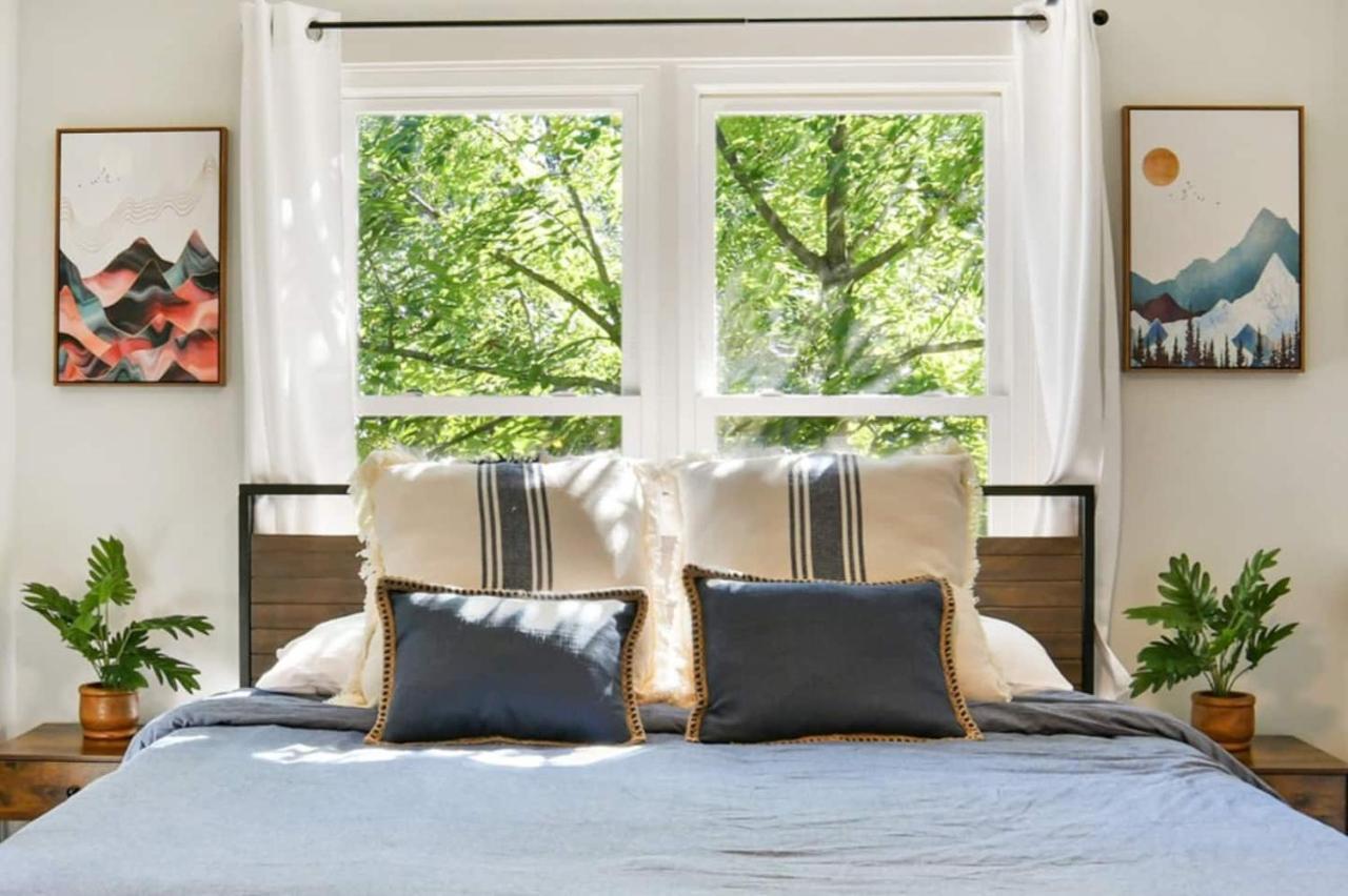 Sun Lit Modern Home With Good Vibes And Lots Of Coffee - Designedbydom Atlanta Bagian luar foto