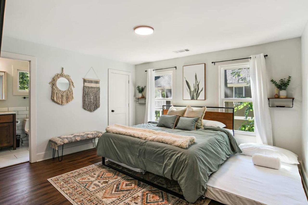 Sun Lit Modern Home With Good Vibes And Lots Of Coffee - Designedbydom Atlanta Bagian luar foto