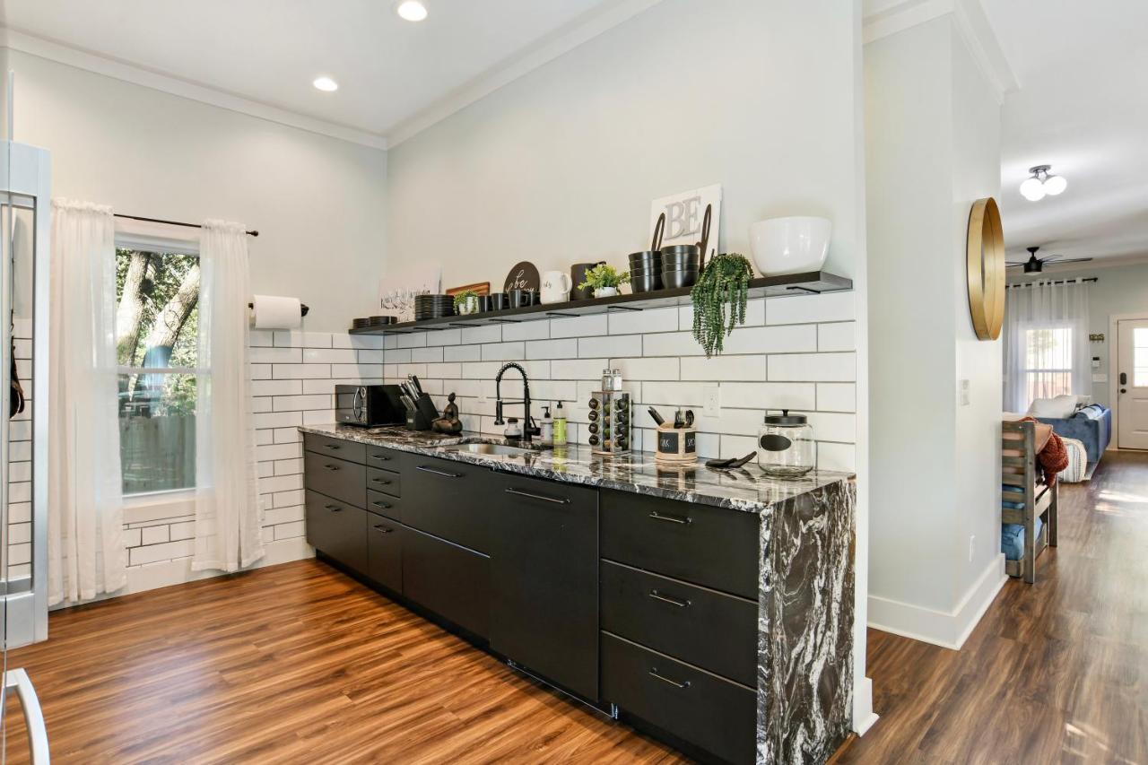 Sun Lit Modern Home With Good Vibes And Lots Of Coffee - Designedbydom Atlanta Bagian luar foto